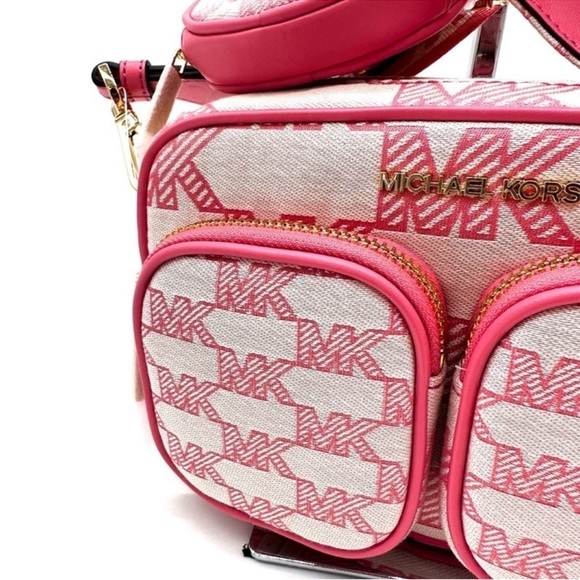 Michael Kors Jet Set Medium Crossbody Bag Tech Accessories
Attached Tea - Picture 5 of 13